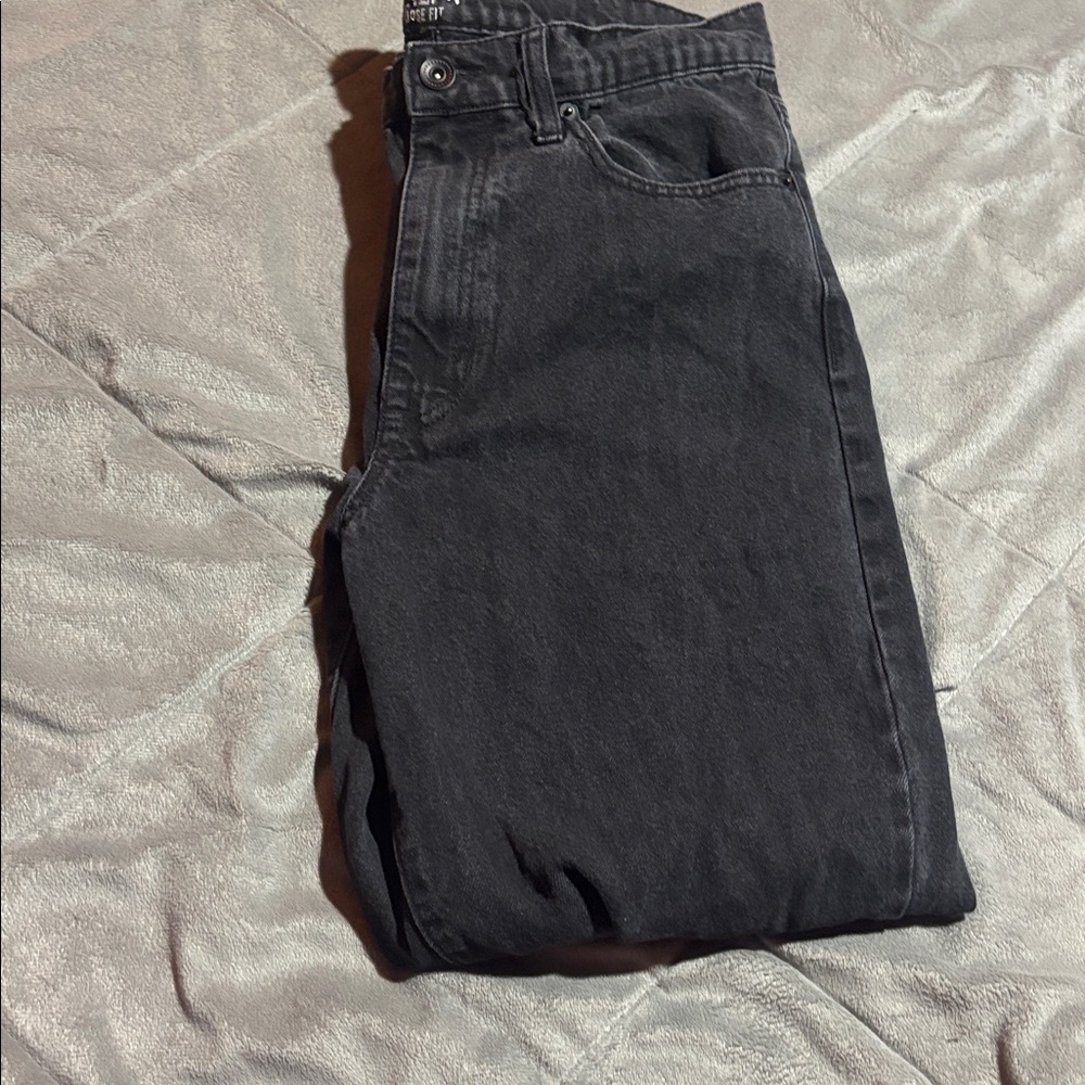 Black baggy jeans one or two belt loops are geared other than that it’s good!